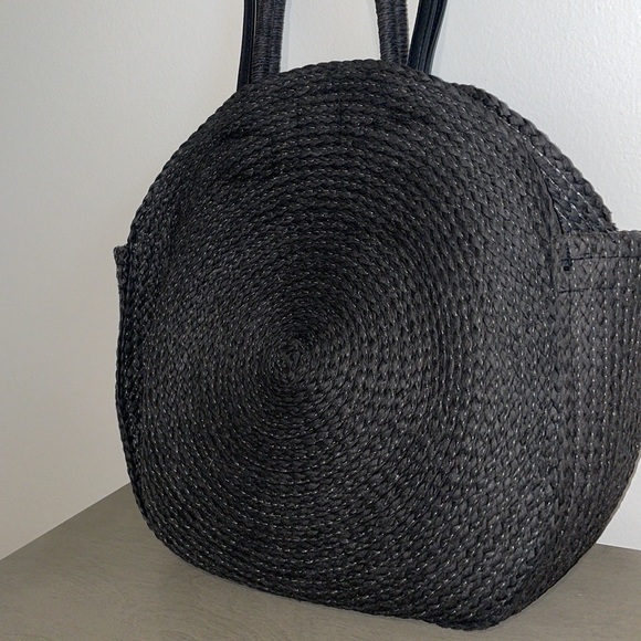 Round Straw Tote Bag - Picture 4 of 9